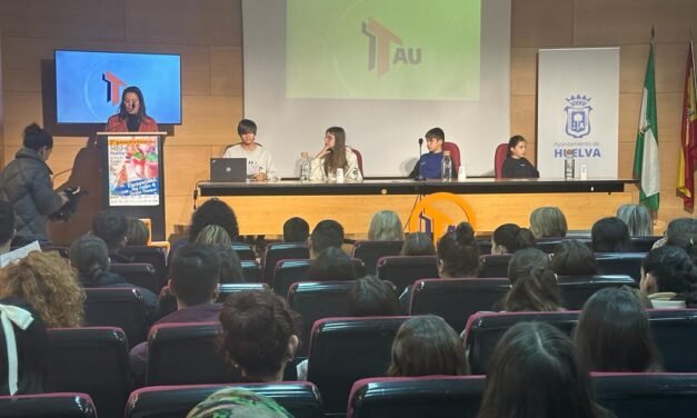 Estudiantes de Huelva conocen las necesidades para la igualdad de las personas con discapacidad