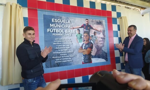 Fermín López da nombre con «orgullo» a la escuela de fútbol de El Campillo