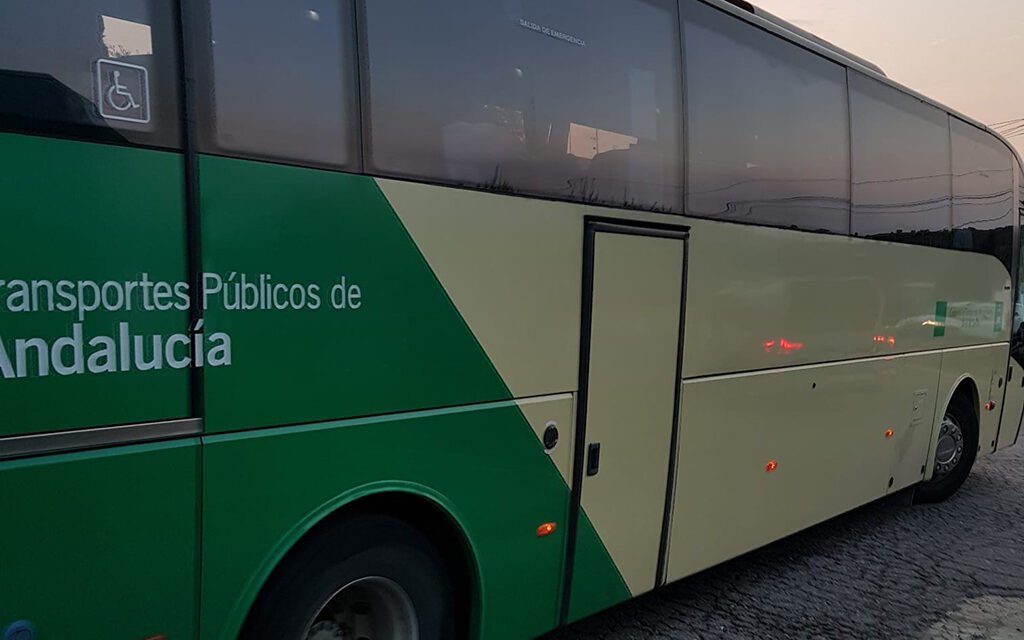 Huelva se queda sin transporte escolar