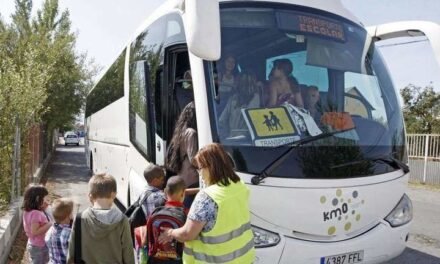Las empresas de transporte escolar continuarán prestando el servicio en Huelva