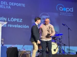 Miri recoge el premio para Fermín López