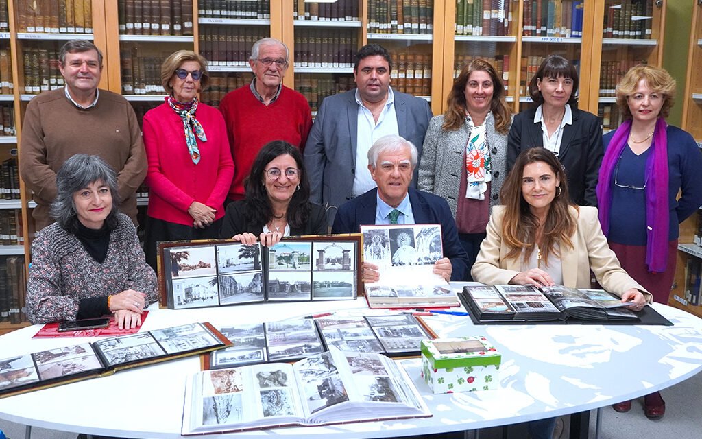 Javier Pérez Blanco dona a la Universidad casi 6.000 fotografías antiguas de Huelva