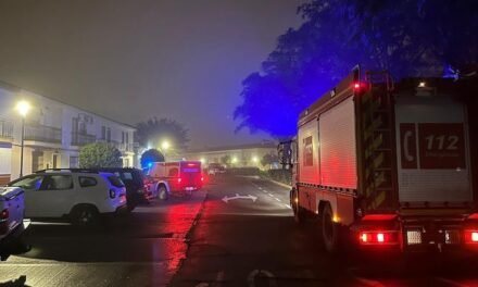 Dos afectados por inhalación de humo tras el incendio de una vivienda en Gibraleón