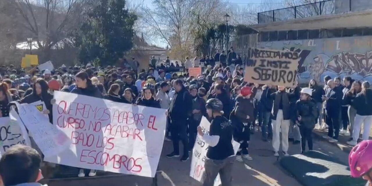 Padres y alumnos del IES San Blas de Aracena volverán a las protestas el jueves por el estado del edificio