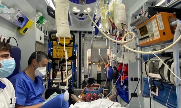 El hospital de Riotinto colabora para trasladar a un paciente crítico con circulación extracorpórea