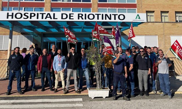 Trabajadores de mantenimiento del Área Norte se movilizan frente al Hospital de Riotinto