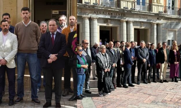 Huelva muestra su repulsa por el fallecimiento de dos guardias civiles en acto de servicio
