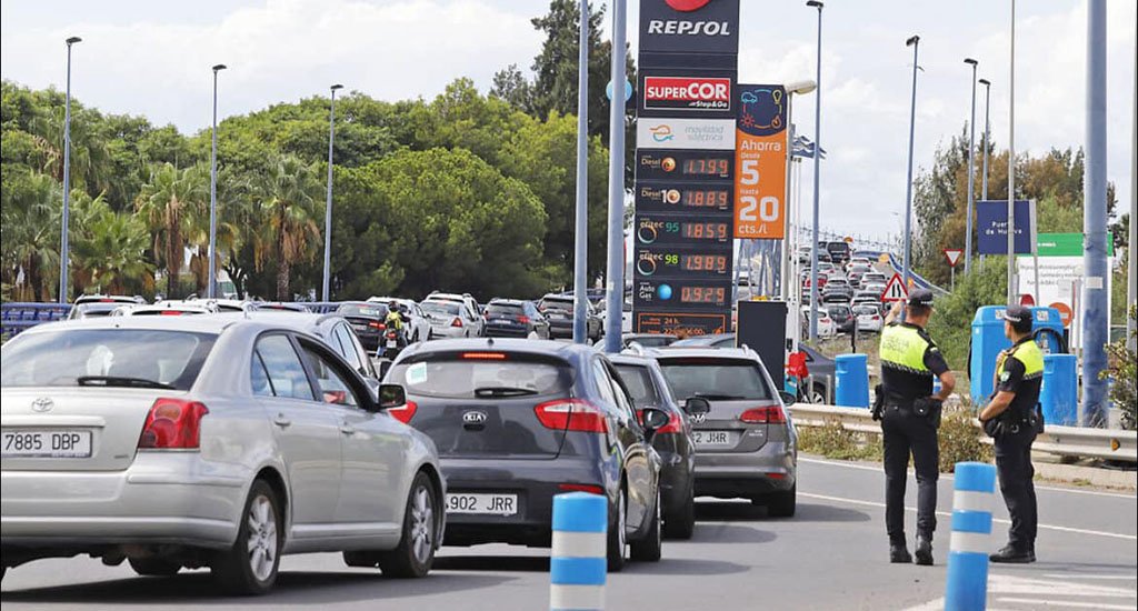 Quejas por los atascos en el Puente del Odiel