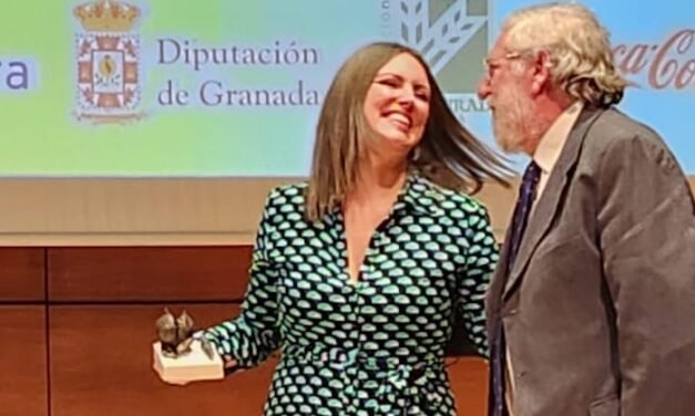 Raquel Rendón recibe el Premio de Periodismo a la Libertad de Expresión