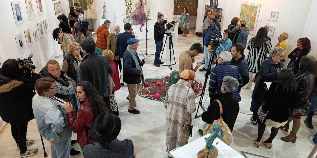 Mujeres artistas de Huelva rinden homenaje a las mujeres del mundo a través del arte