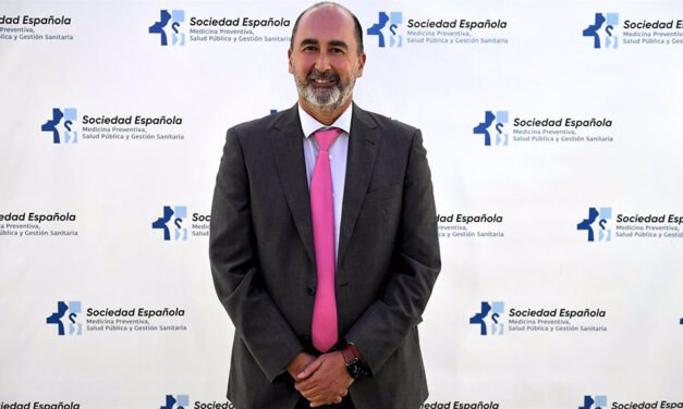 Manuel García de la Vega, nuevo director gerente del Hospital Juan Ramón Jiménez