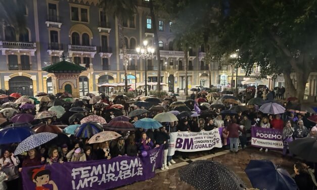 Lluvia feminista en las calles de Huelva