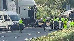 Un camión de una empresa onubense arrolla y mata a seis personas en Sevilla