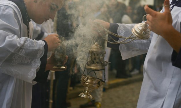 Lunes Santo: el esplendor vuelve a las calles de Huelva