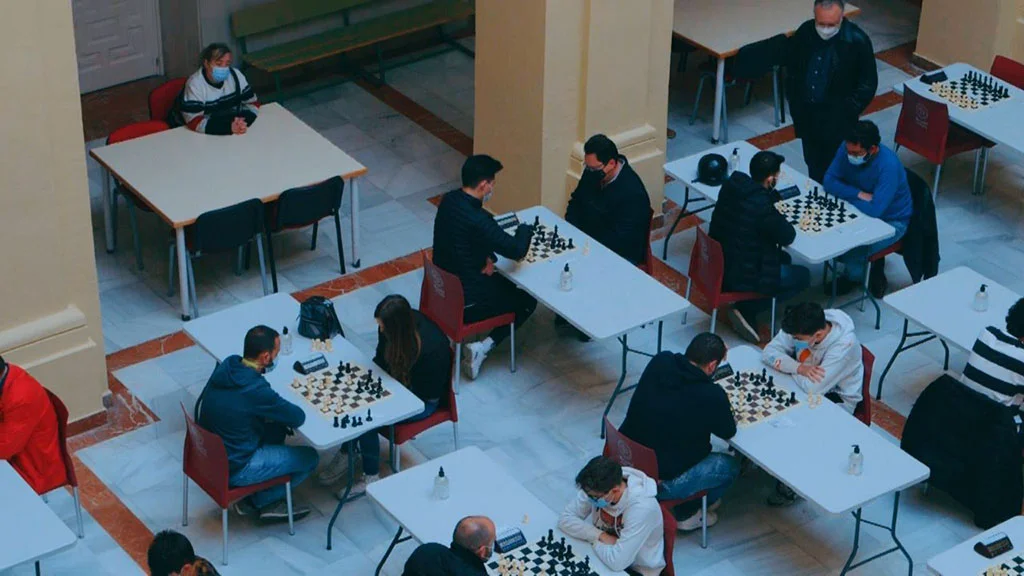 Un centenar de ajedrecistas se miden este sábado en el XV Abierto de Ajedrez de la Universidad de Huelva