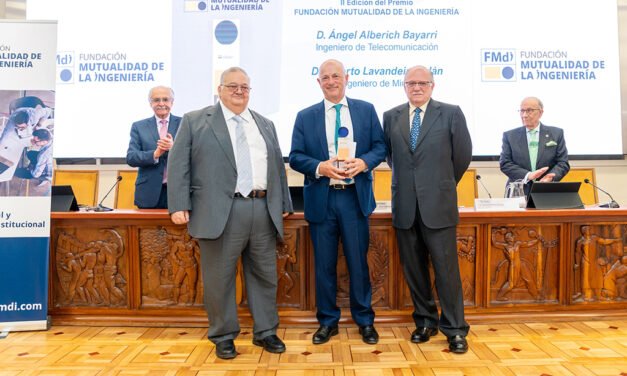 Premio a la trayectoria profesional de Alberto Lavandeira