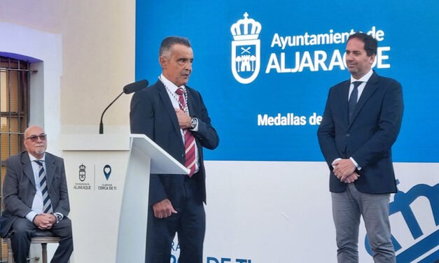 Evaristo Martín recibe la Medalla de Empresa y Deporte de Aljaraque