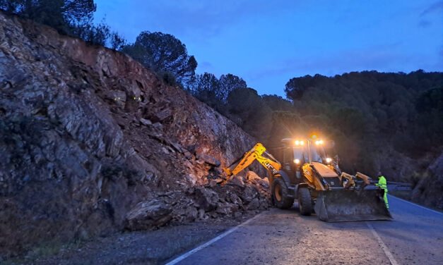 La Diputación actúa de urgencia tras el desprendimiento en la carretera entre Nerva y El Madroño