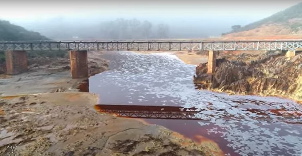 El Puente Cachán de Berrocal y la belleza del río Tinto