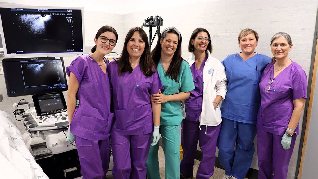 El Hospital Juan Ramón Jiménez realiza su primer drenaje de la vesícula biliar por ecoendoscopia