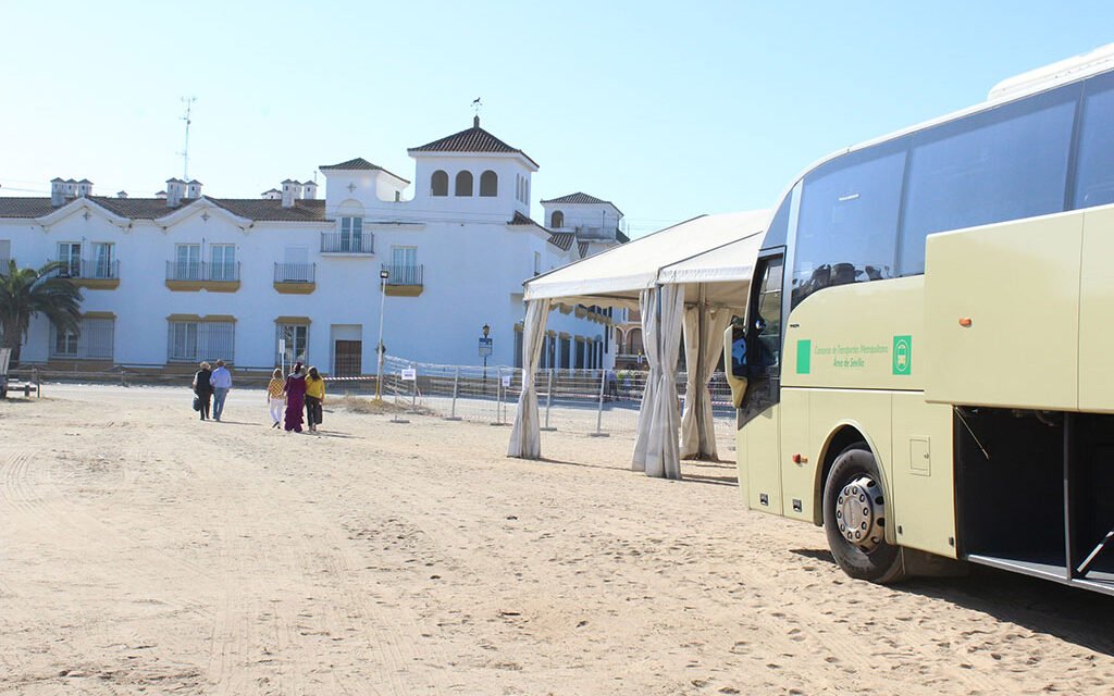 Cerca de 650 servicios adicionales refuerzan la oferta de autobuses a El Rocío