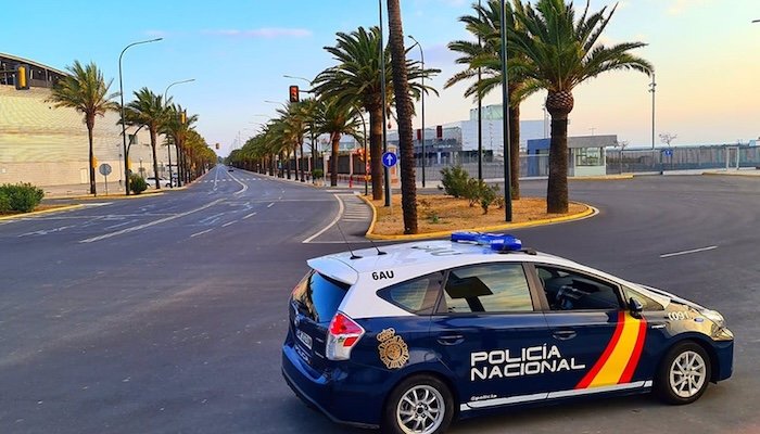 Dos intoxicados por el incendio de una vivienda en la calle Lima de Huelva