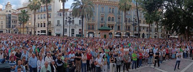 Unas 3.000 personas se concentran para mostrar su “hartazgo” por la “marginación” de Huelva
