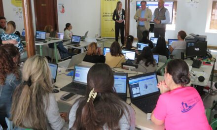 Cerca de 20 mujeres mejoran sus competencias digitales en Zalamea