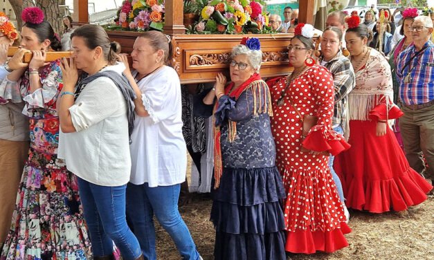 La Misa de Romeros pone fin a una multitudinaria romería de Mazagón