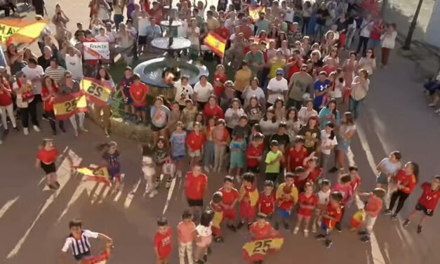 El Campillo se inunda de banderas en apoyo a Fermín López en la Eurocopa