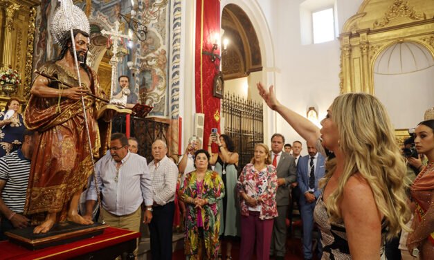 La solemne procesión del patrón pone fin a las fiestas mayores de San Juan