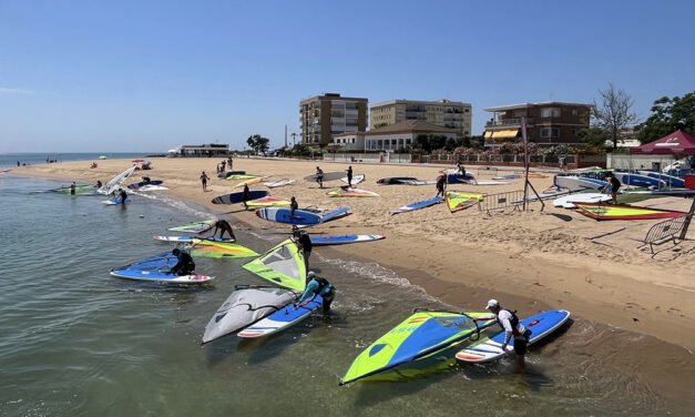 Punta Umbría acoge el Campeonato de España de Windsurfer