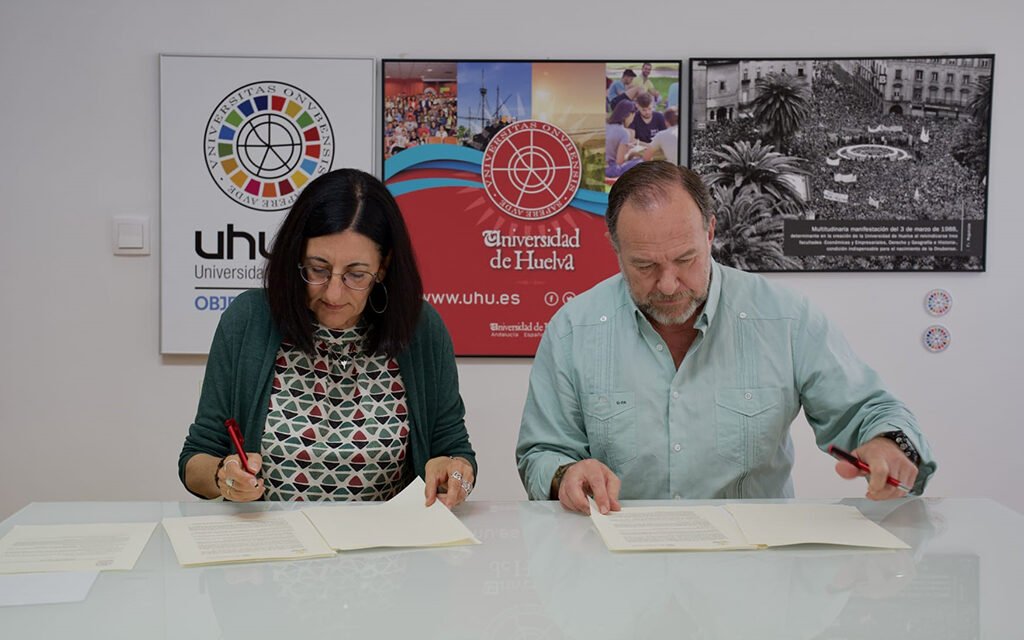 Caja Rural concederá 110 becas a estudiantes onubenses de la UHU