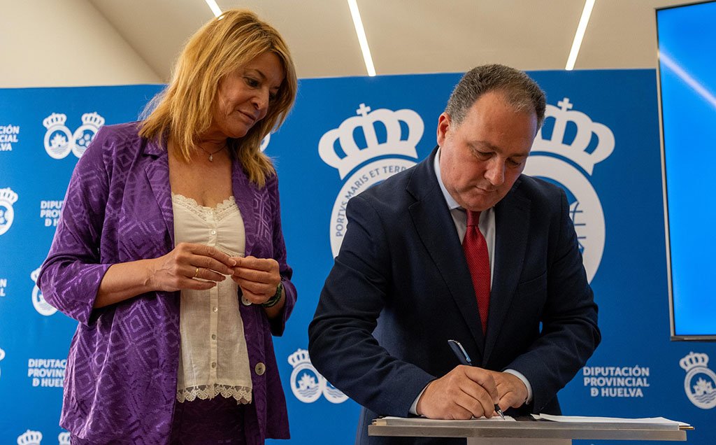 Diputación y Ayuntamiento firman la adquisición de la antigua estación de Renfe