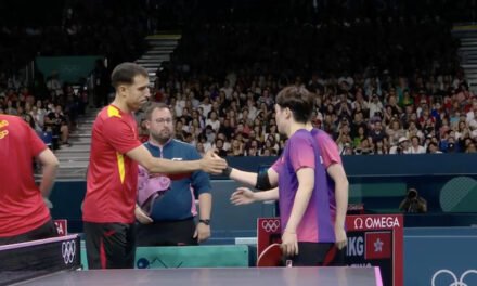 Diploma olímpico para el onubense Álvaro Robles en el dobles mixto de Tenis de Mesa