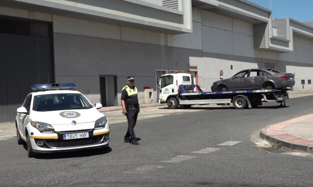 Nuevo equipo de la Policía Local para acabar con los coches abandonados