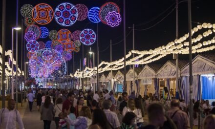 La tradicional prueba del alumbrado marca el arranque de las Colombinas