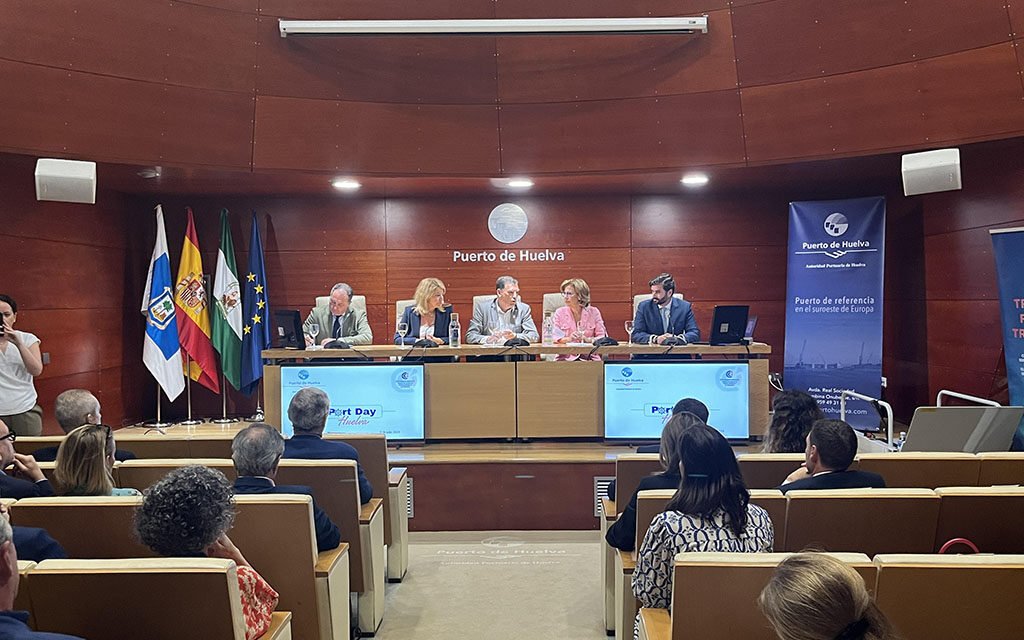 El Puerto de Huelva muestra sus fortalezas como clúster energético e industrial y nodo logístico intermodal
