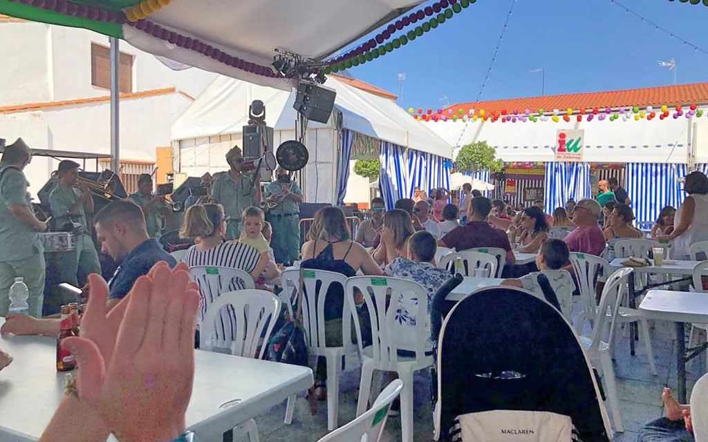 IU pide al Ayuntamiento de Zalamea que asuma el coste del montaje de las casetas de Feria