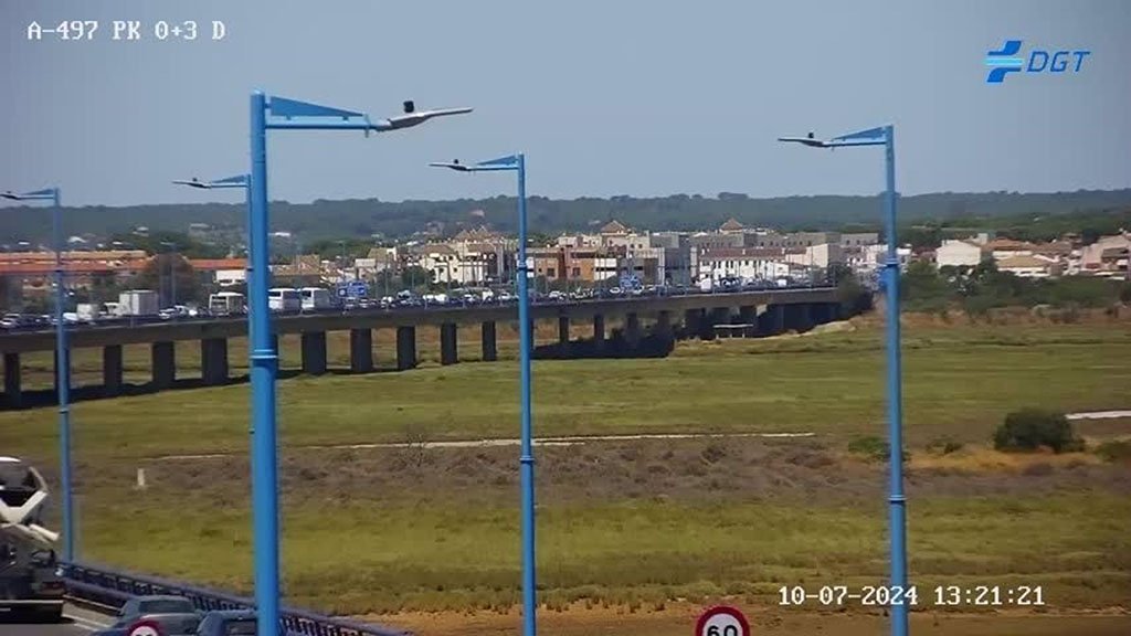 Una colisión múltiple provoca retenciones en el puente del Odiel