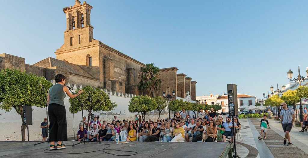 Más de 130 escritores de toda España unen sus Voces del Extremo en Moguer