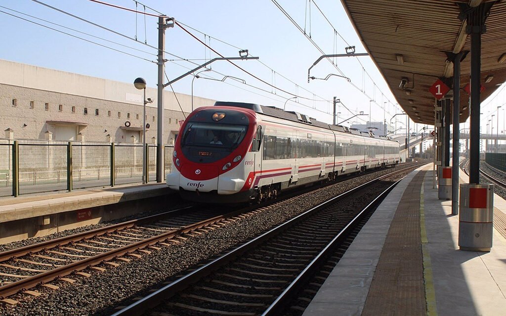 Cortada la línea ferroviaria Huelva-Sevilla por la rotura de la catenaria