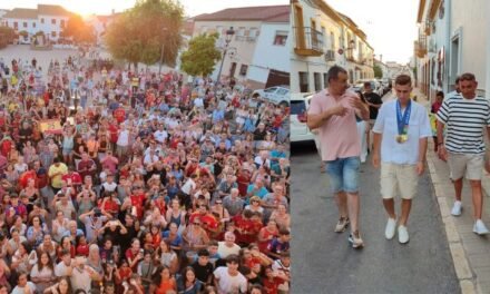 Fermín López se da un baño de masas a su llegada a El Campillo