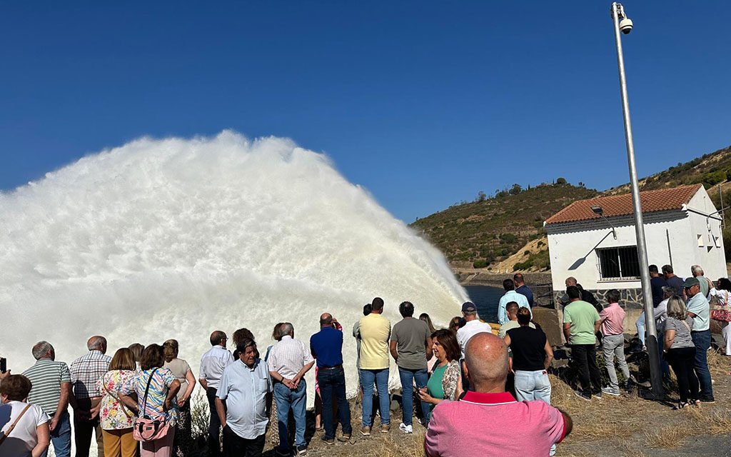 Un centenar de regantes vive ‘La ruta del agua’ en el 25 aniversario de la CR Palos