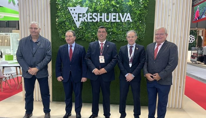 Freshuelva traslada a las instituciones las inquietudes del sector de los frutos rojos de Huelva