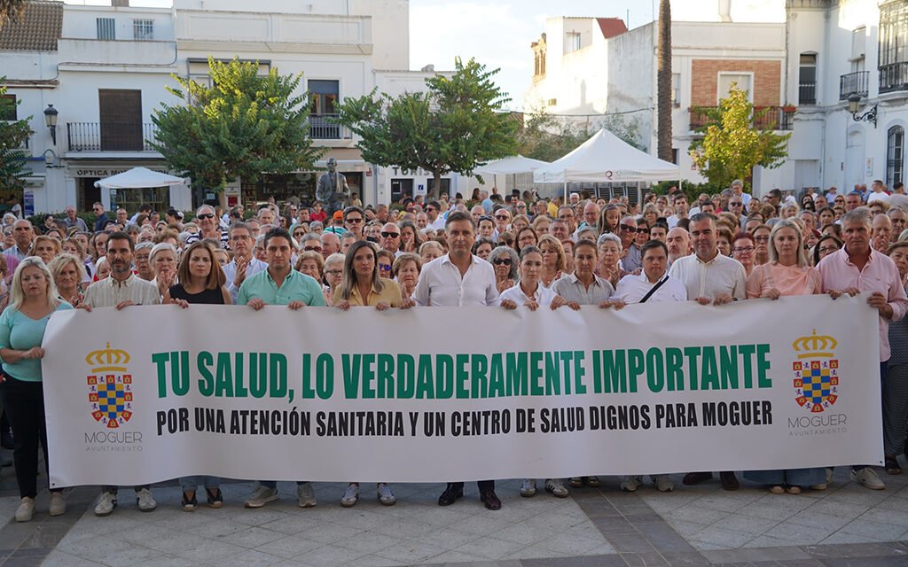 Más de 2.000 personas se manifiestan en Moguer por una sanidad digna