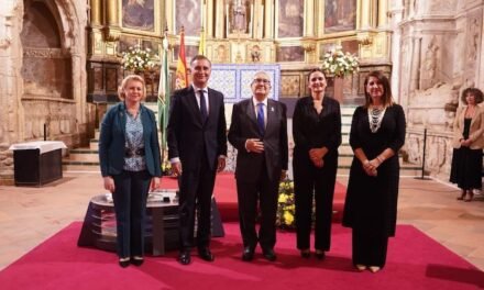 Rogelio Reyes Cano recibe el Perejil de Plata por su destacada contribución a la obra de Juan Ramón Jiménez