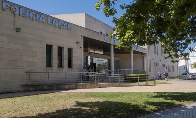 Policías de paisano vigilan el cumplimiento de los horarios de la basura en Huelva