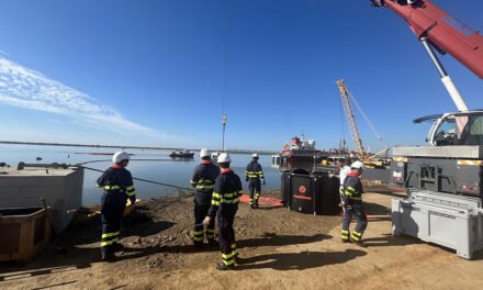 El Puerto de Huelva acoge un simulacro de vertido de un buque