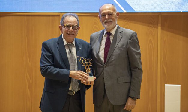 Avelino Corma recibe el premio al Fomento y Desarrollo de la Ciencia y la Tecnología de Aiqbe